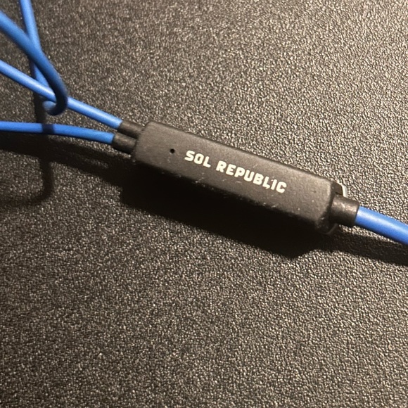 SOL REPUBLIC Tracks HD On-Ear Headphones (Blue) - Picture 5 of 7
